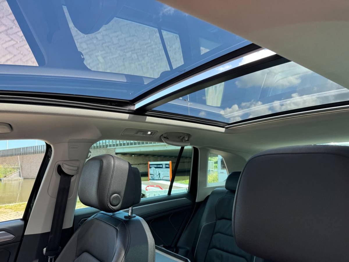 Volkswagen Tiguan Volkswagen Tiguan 1.4 TSI SOUND Business R-Line **PANO + TREKH + LEDER + MEMORY**
