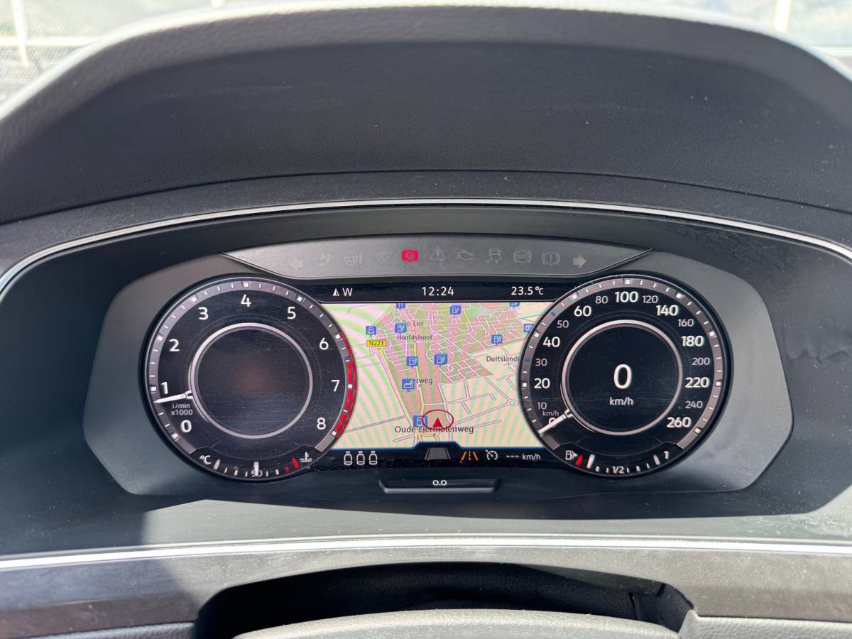 Volkswagen Tiguan Volkswagen Tiguan 1.4 TSI SOUND Business R-Line **PANO + TREKH + LEDER + MEMORY**