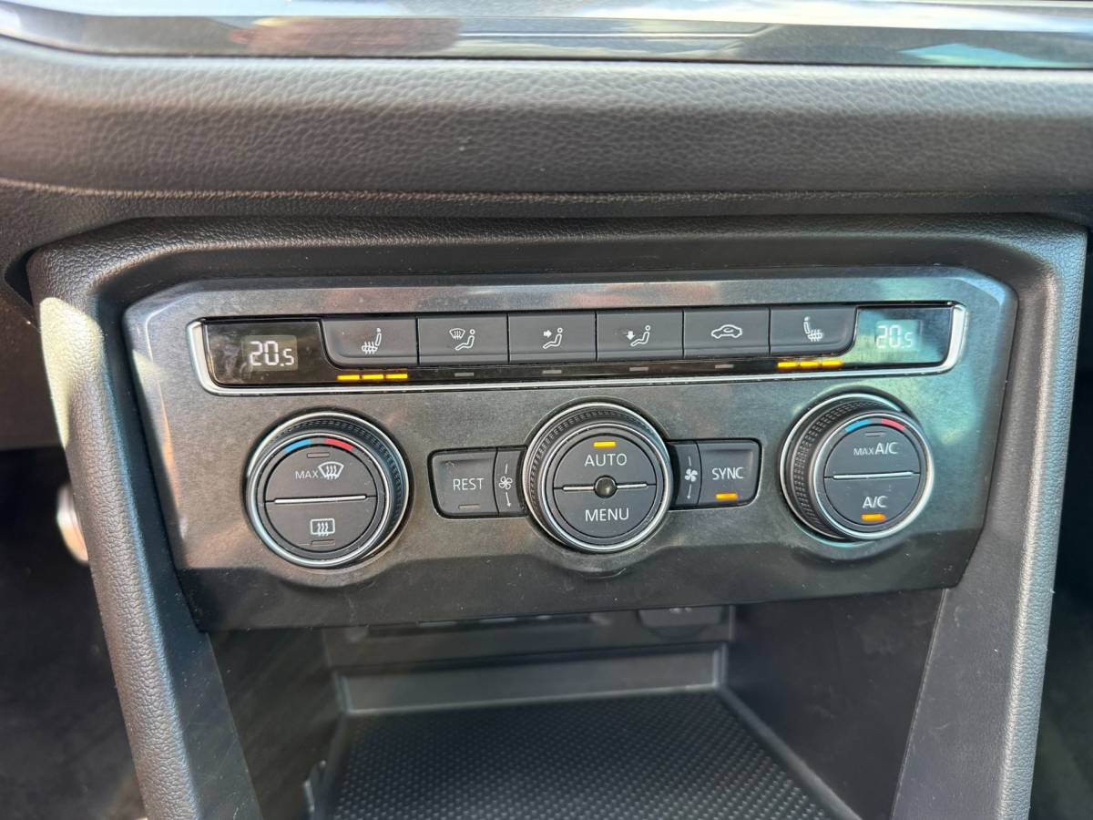 Volkswagen Tiguan Volkswagen Tiguan 1.4 TSI SOUND Business R-Line **PANO + TREKH + LEDER + MEMORY**