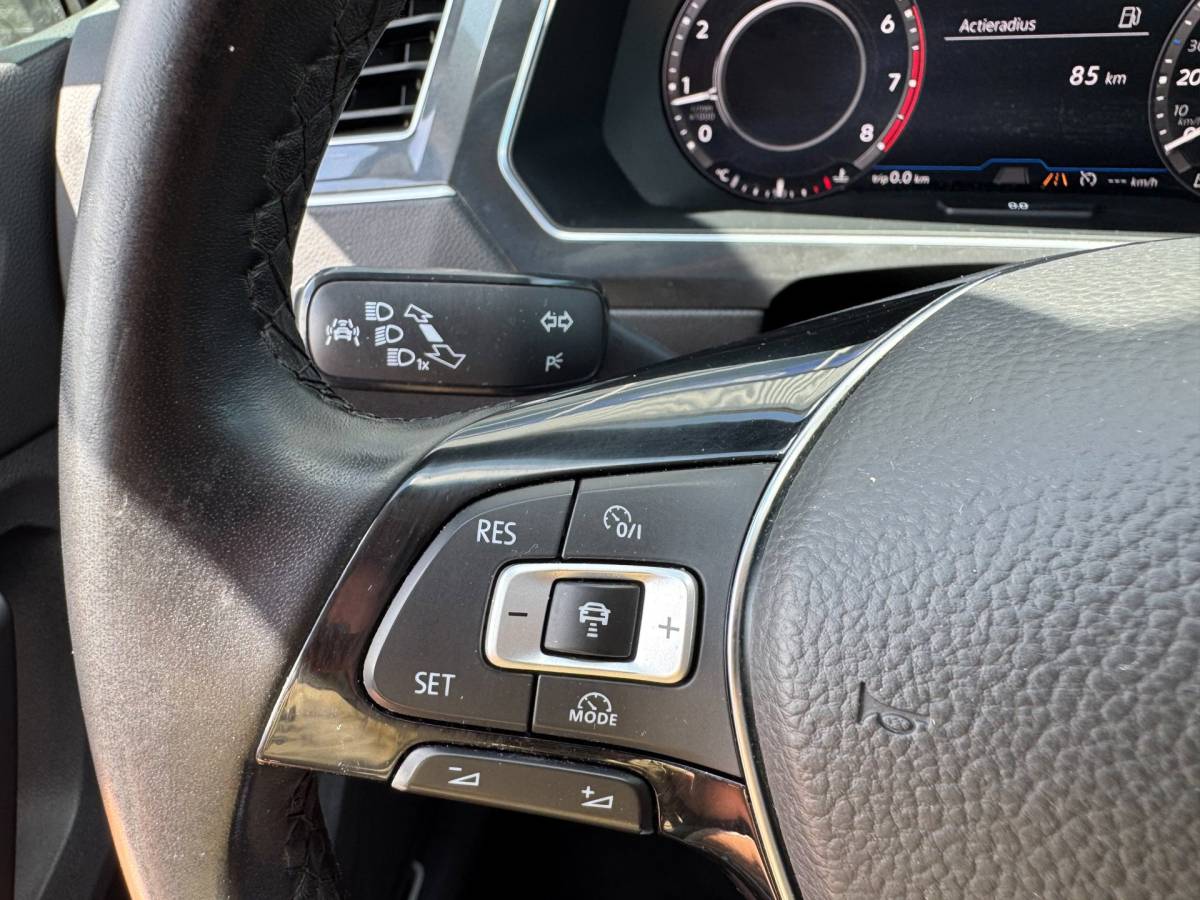 Volkswagen Tiguan Volkswagen Tiguan 1.4 TSI SOUND Business R-Line **PANO + TREKH + LEDER + MEMORY**