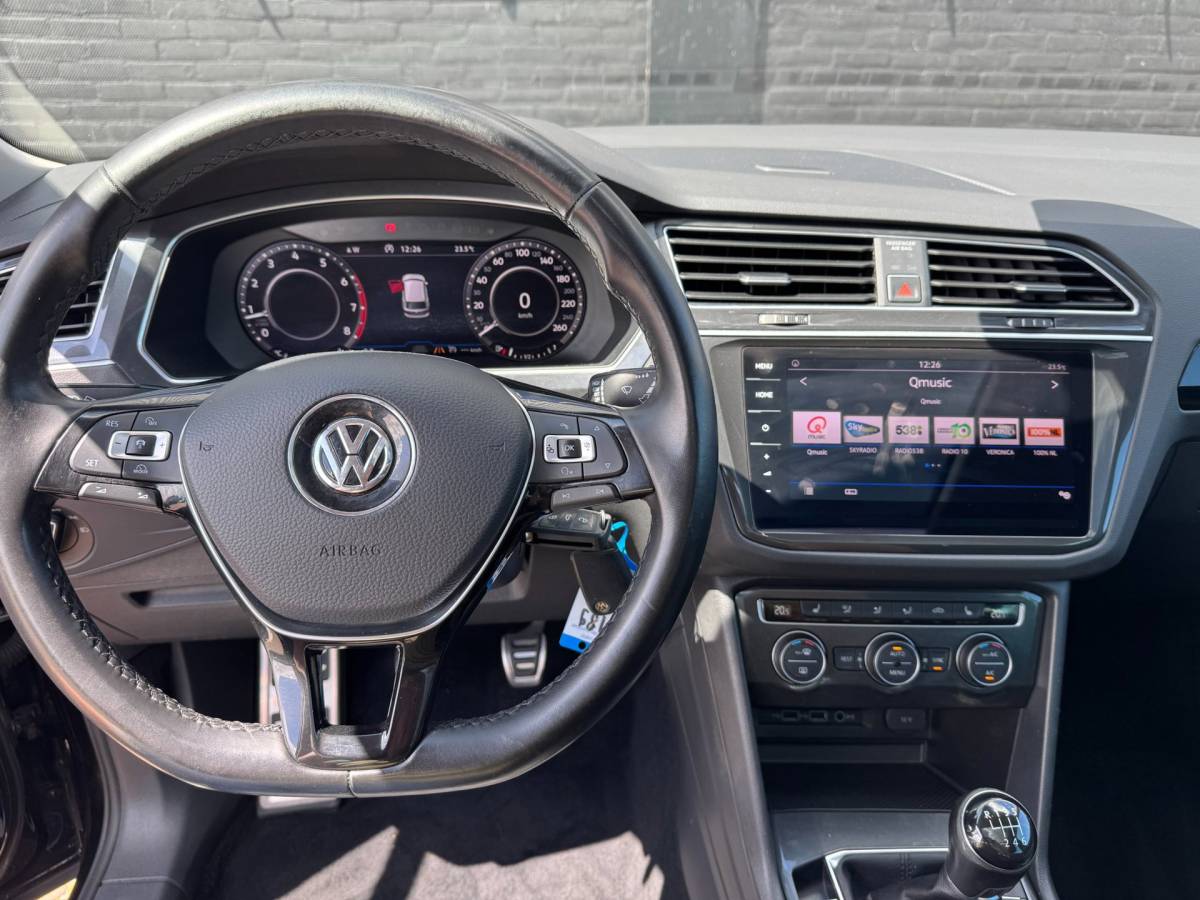 Volkswagen Tiguan Volkswagen Tiguan 1.4 TSI SOUND Business R-Line **PANO + TREKH + LEDER + MEMORY**