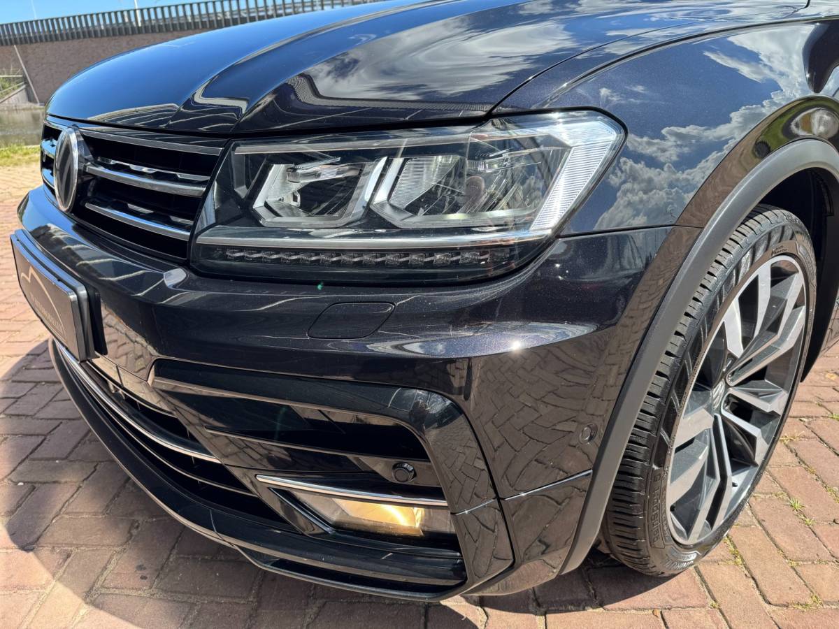 Volkswagen Tiguan Volkswagen Tiguan 1.4 TSI SOUND Business R-Line **PANO + TREKH + LEDER + MEMORY**