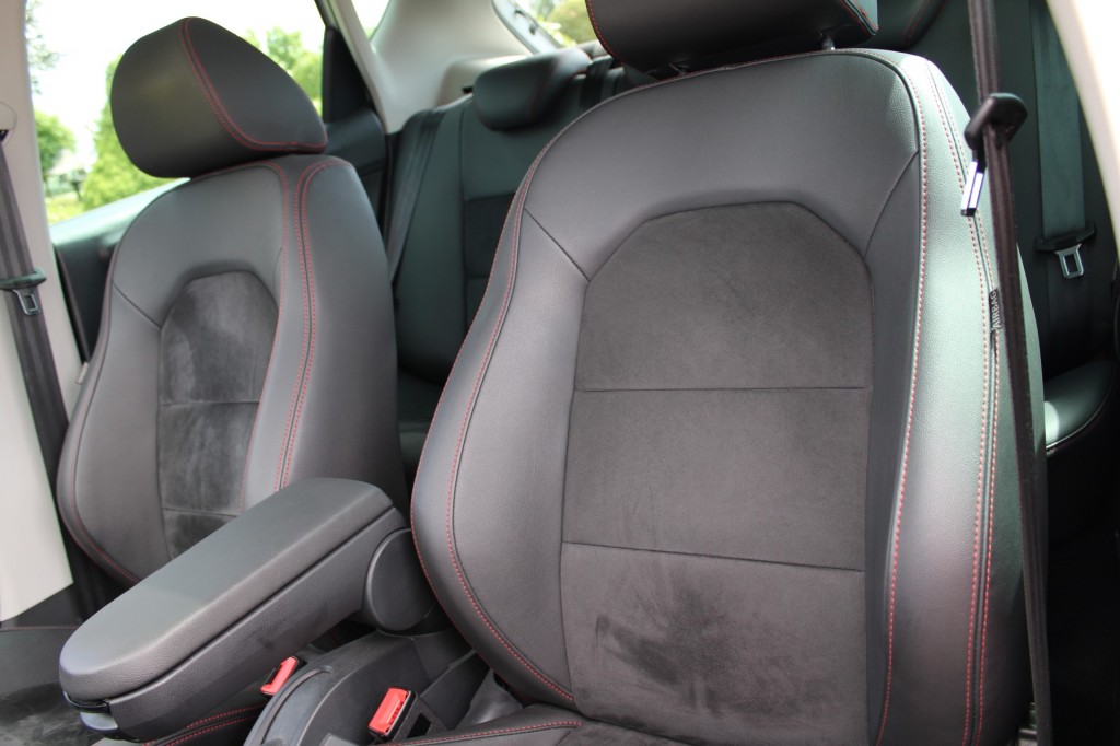 SEAT Ibiza Seat Ibiza 1.0TSi 140pk FR Connect ECC/Navi/Cruise/PDC/DAB/Camera/Stoelverw./Schuifdak 5-drs