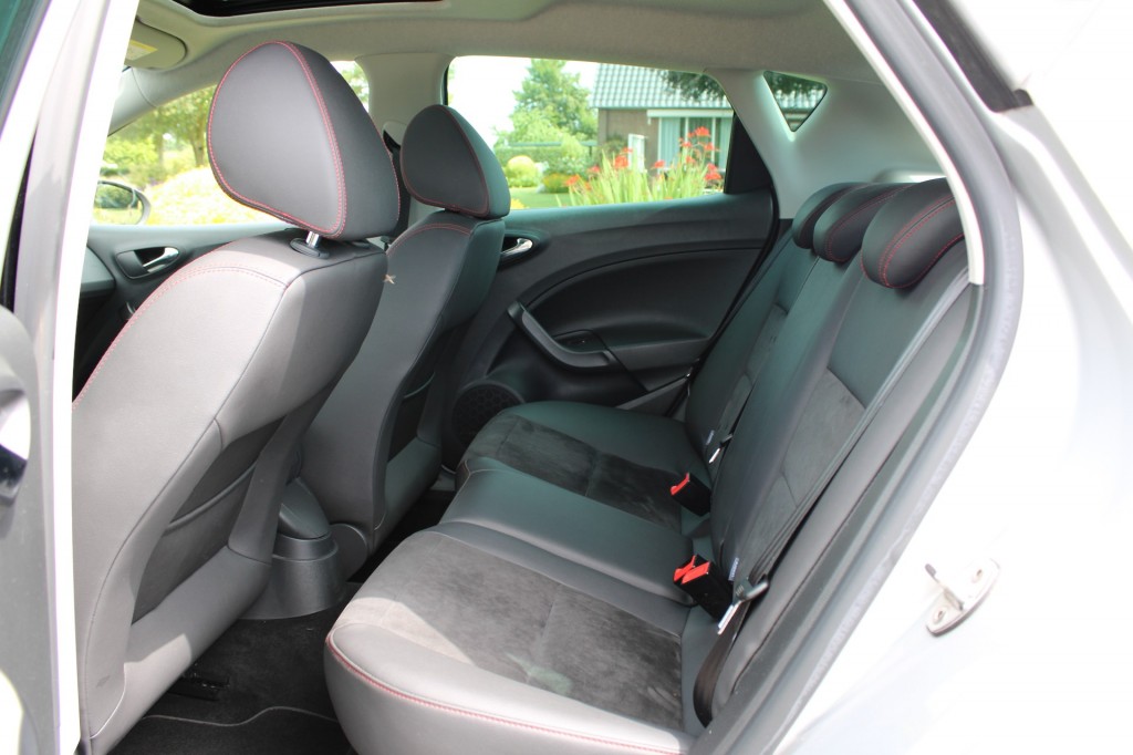 SEAT Ibiza Seat Ibiza 1.0TSi 140pk FR Connect ECC/Navi/Cruise/PDC/DAB/Camera/Stoelverw./Schuifdak 5-drs