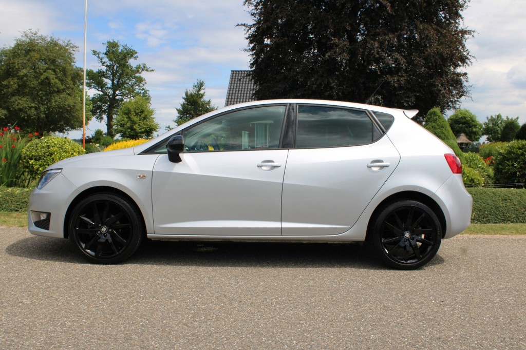 SEAT Ibiza Seat Ibiza 1.0TSi 140pk FR Connect ECC/Navi/Cruise/PDC/DAB/Camera/Stoelverw./Schuifdak 5-drs