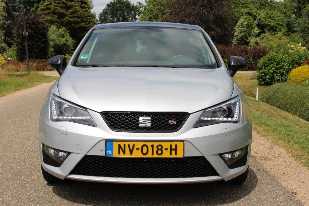 SEAT Ibiza Seat Ibiza 1.0TSi 140pk FR Connect ECC/Navi/Cruise/PDC/DAB/Camera/Stoelverw./Schuifdak 5-drs