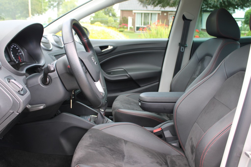 SEAT Ibiza Seat Ibiza 1.0TSi 140pk FR Connect ECC/Navi/Cruise/PDC/DAB/Camera/Stoelverw./Schuifdak 5-drs