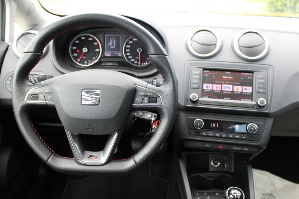 SEAT Ibiza Seat Ibiza 1.0TSi 140pk FR Connect ECC/Navi/Cruise/PDC/DAB/Camera/Stoelverw./Schuifdak 5-drs