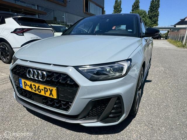 Audi A1 Sportback Audi A1 Sportback 30 TFSI S Line Edition 110pk  , Two Tone Grijs – Zwart ,  S-Line  Sportive uitvoering , Navigatie , Camera achter , Parkeer sensoren voor & achter, S-Line Interieur ,