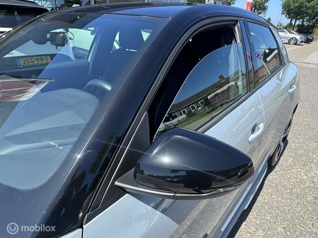 Audi A1 Sportback Audi A1 Sportback 30 TFSI S Line Edition 110pk  , Two Tone Grijs – Zwart ,  S-Line  Sportive uitvoering , Navigatie , Camera achter , Parkeer sensoren voor & achter, S-Line Interieur ,