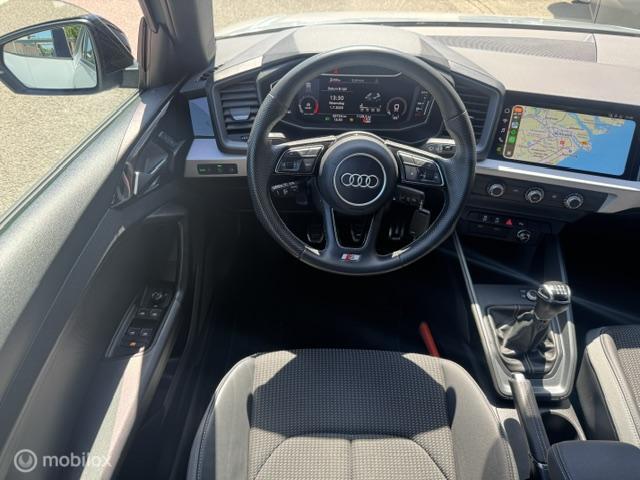 Audi A1 Sportback Audi A1 Sportback 30 TFSI S Line Edition 110pk  , Two Tone Grijs – Zwart ,  S-Line  Sportive uitvoering , Navigatie , Camera achter , Parkeer sensoren voor & achter, S-Line Interieur ,