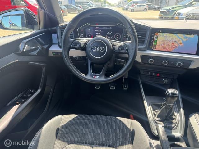 Audi A1 Sportback Audi A1 Sportback 30 TFSI S Line Edition 110pk  , Two Tone Grijs – Zwart ,  S-Line  Sportive uitvoering , Navigatie , Camera achter , Parkeer sensoren voor & achter, S-Line Interieur ,