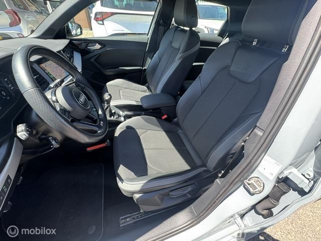 Audi A1 Sportback Audi A1 Sportback 30 TFSI S Line Edition 110pk  , Two Tone Grijs – Zwart ,  S-Line  Sportive uitvoering , Navigatie , Camera achter , Parkeer sensoren voor & achter, S-Line Interieur ,