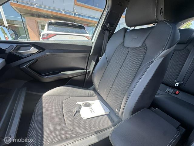Audi A1 Sportback Audi A1 Sportback 30 TFSI S Line Edition 110pk  , Two Tone Grijs – Zwart ,  S-Line  Sportive uitvoering , Navigatie , Camera achter , Parkeer sensoren voor & achter, S-Line Interieur ,