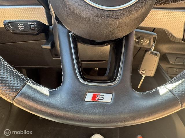 Audi A1 Sportback Audi A1 Sportback 30 TFSI S Line Edition 110pk  , Two Tone Grijs – Zwart ,  S-Line  Sportive uitvoering , Navigatie , Camera achter , Parkeer sensoren voor & achter, S-Line Interieur ,