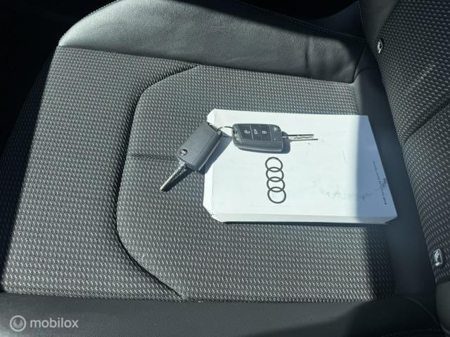 Audi A1 Sportback Audi A1 Sportback 30 TFSI S Line Edition 110pk  , Two Tone Grijs – Zwart ,  S-Line  Sportive uitvoering , Navigatie , Camera achter , Parkeer sensoren voor & achter, S-Line Interieur ,