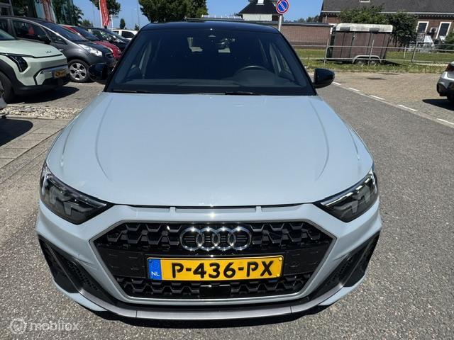 Audi A1 Sportback Audi A1 Sportback 30 TFSI S Line Edition 110pk  , Two Tone Grijs – Zwart ,  S-Line  Sportive uitvoering , Navigatie , Camera achter , Parkeer sensoren voor & achter, S-Line Interieur ,