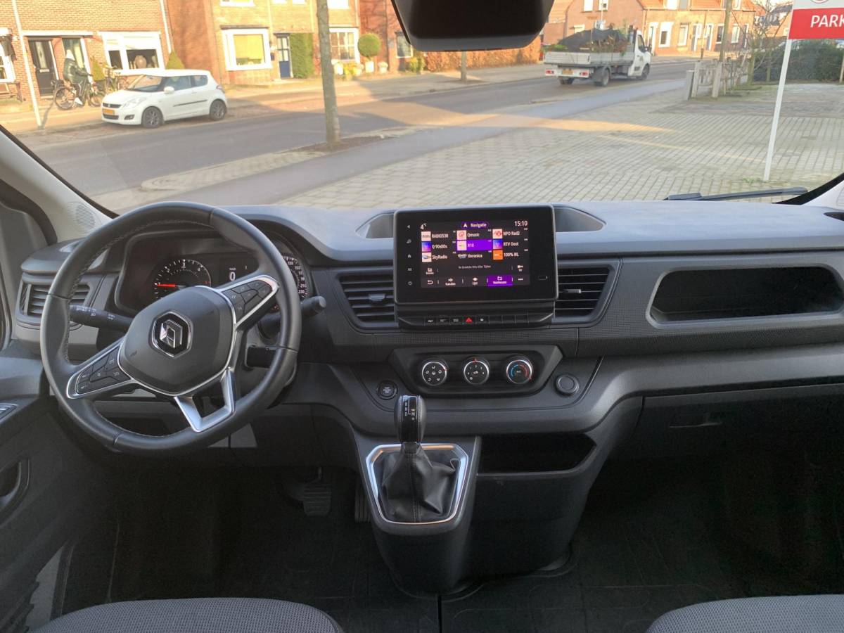 Renault Trafic Renault Trafic 2.0 dCi 150 T29 L2H1 DC camera keyles navi dubbel cabine Automaat
