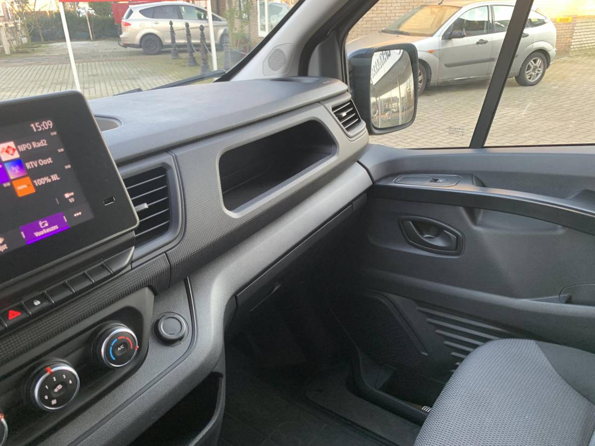 Renault Trafic Renault Trafic 2.0 dCi 150 T29 L2H1 DC camera keyles navi dubbel cabine Automaat