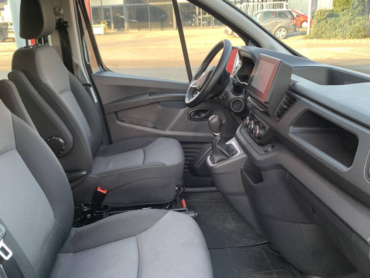 Renault Trafic Renault Trafic 2.0 dCi 150 T29 L2H1 DC camera keyles navi dubbel cabine Automaat