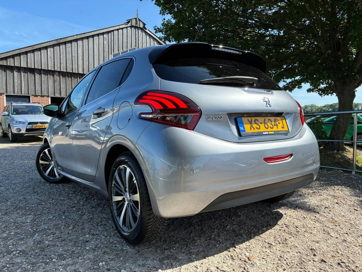 Peugeot 208 Peugeot 208 1.2 PureTech Allure | Pano + Cruise + Clima € 8.975,-!!!