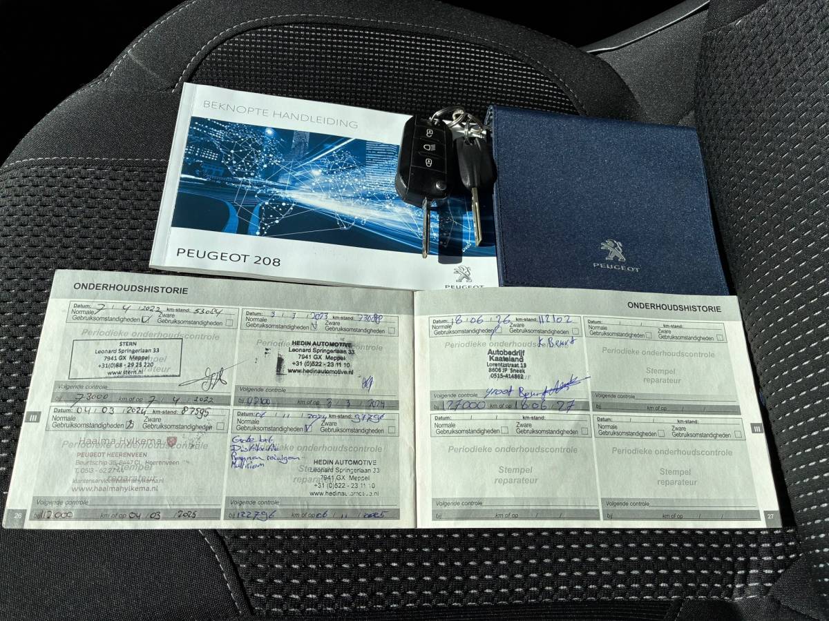 Peugeot 208 Peugeot 208 1.2 PureTech Allure | Pano + Cruise + Clima € 8.975,-!!!