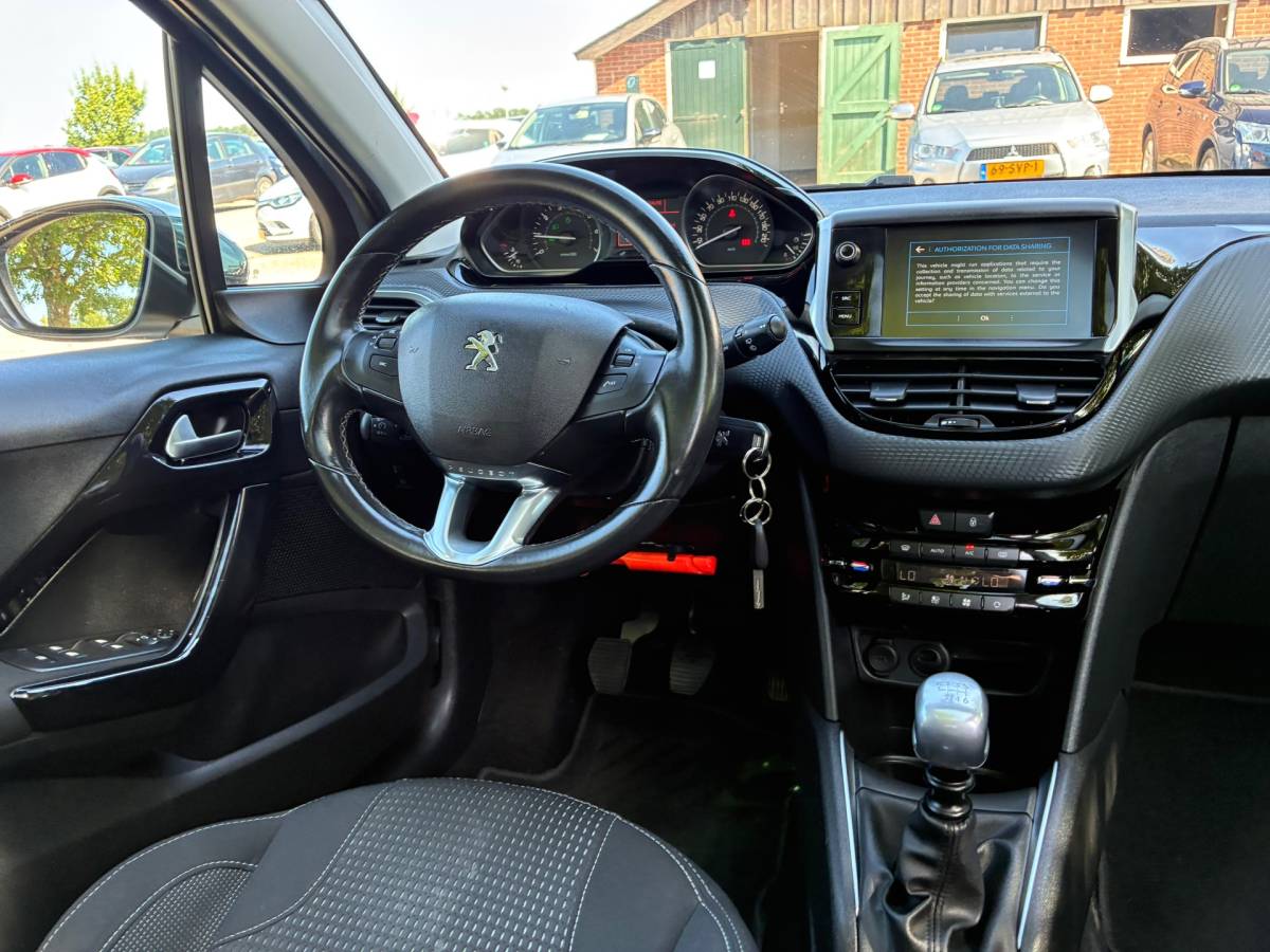 Peugeot 208 Peugeot 208 1.2 PureTech Allure | Pano + Cruise + Clima € 8.975,-!!!
