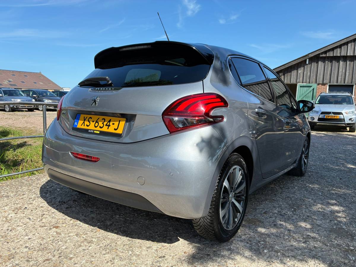 Peugeot 208 Peugeot 208 1.2 PureTech Allure | Pano + Cruise + Clima € 8.975,-!!!
