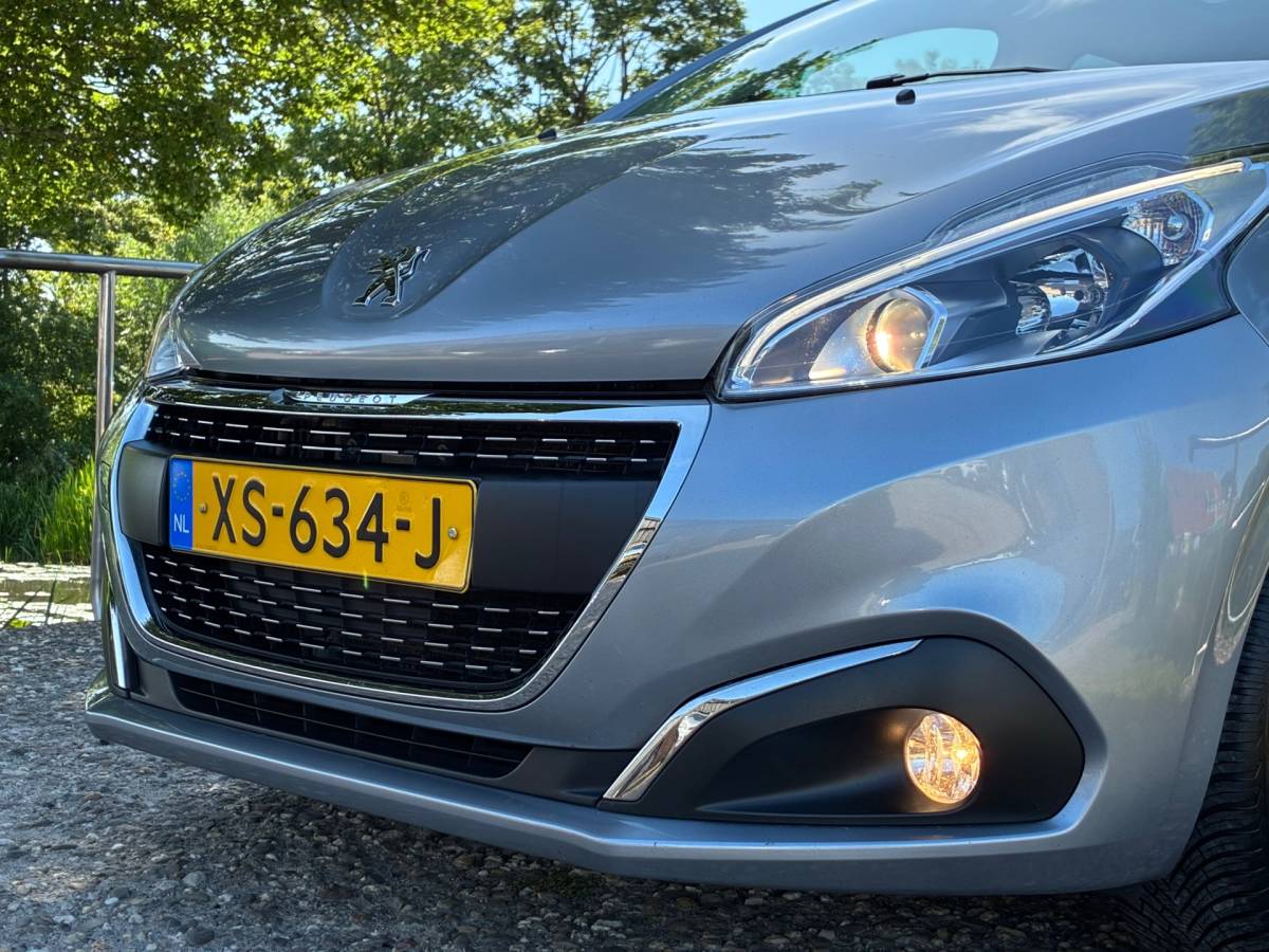 Peugeot 208 Peugeot 208 1.2 PureTech Allure | Pano + Cruise + Clima € 8.975,-!!!