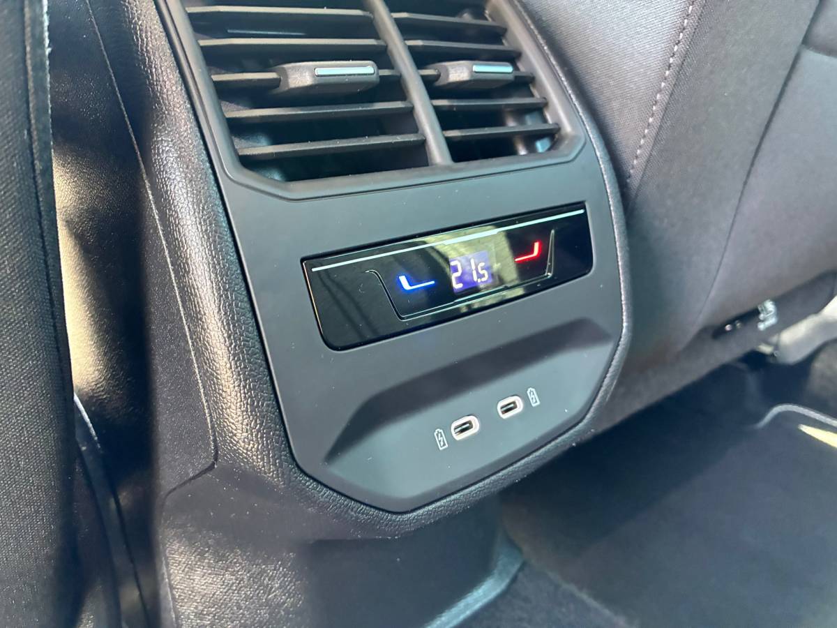 SEAT Leon Seat Leon Sportstourer 2.0 TDI | BTW | NAP | Digi dash + Carplay nu €17.975,-!!