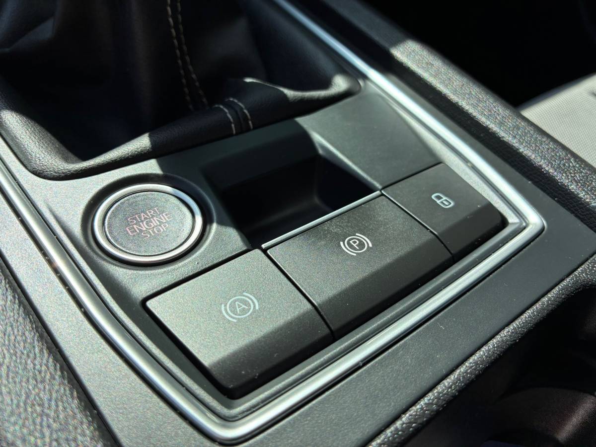 SEAT Leon Seat Leon Sportstourer 2.0 TDI | BTW | NAP | Digi dash + Carplay nu €17.975,-!!