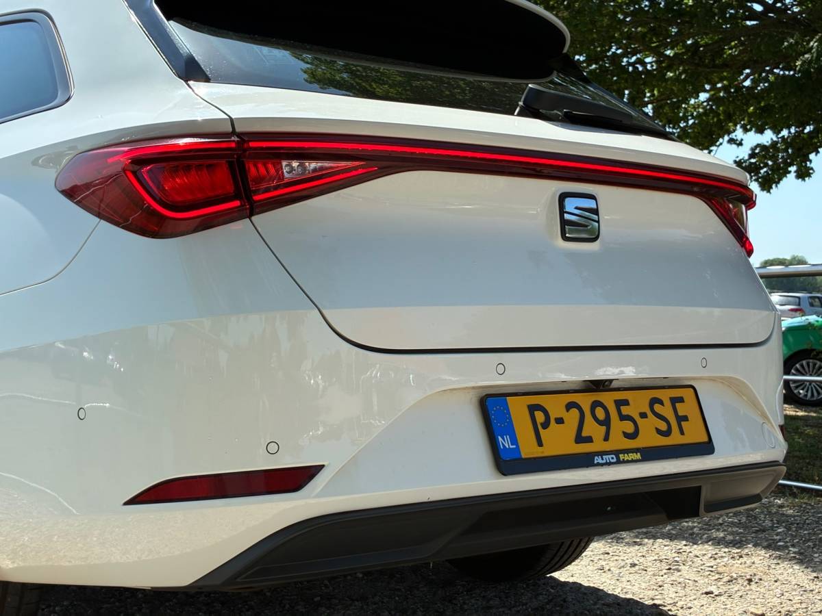 SEAT Leon Seat Leon Sportstourer 2.0 TDI | BTW | NAP | Digi dash + Carplay nu €17.975,-!!