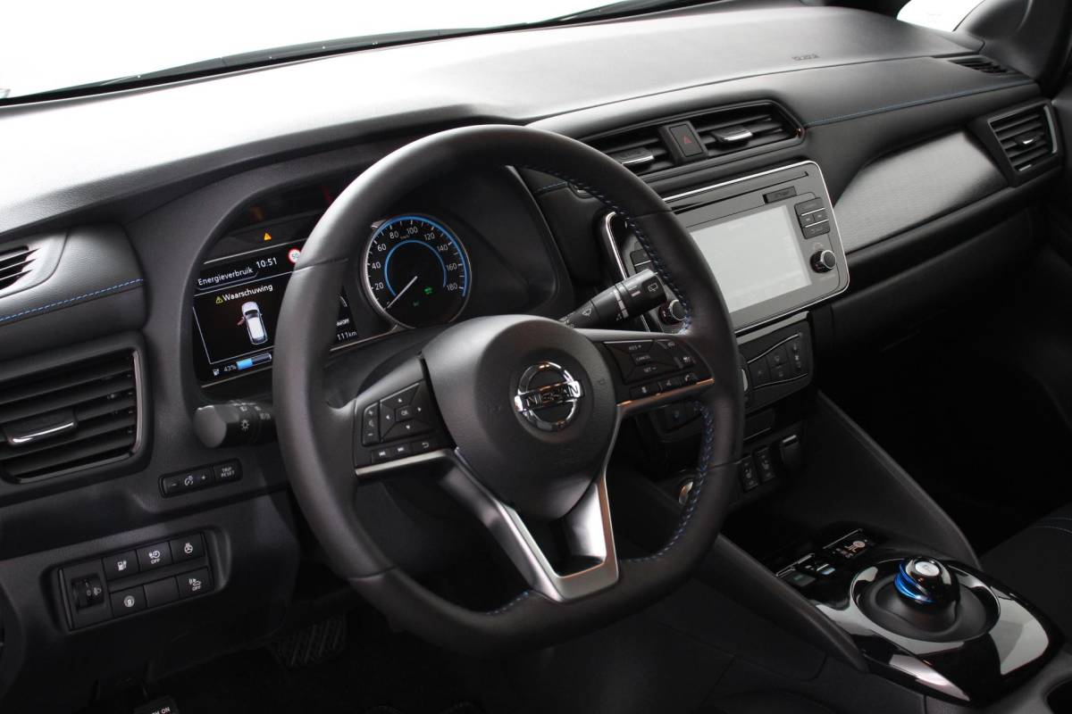 Nissan Leaf Nissan LEAF N-Connecta 40 kWh Navigatie Bluetooth Cruise Control Lichtmetalen Velgen