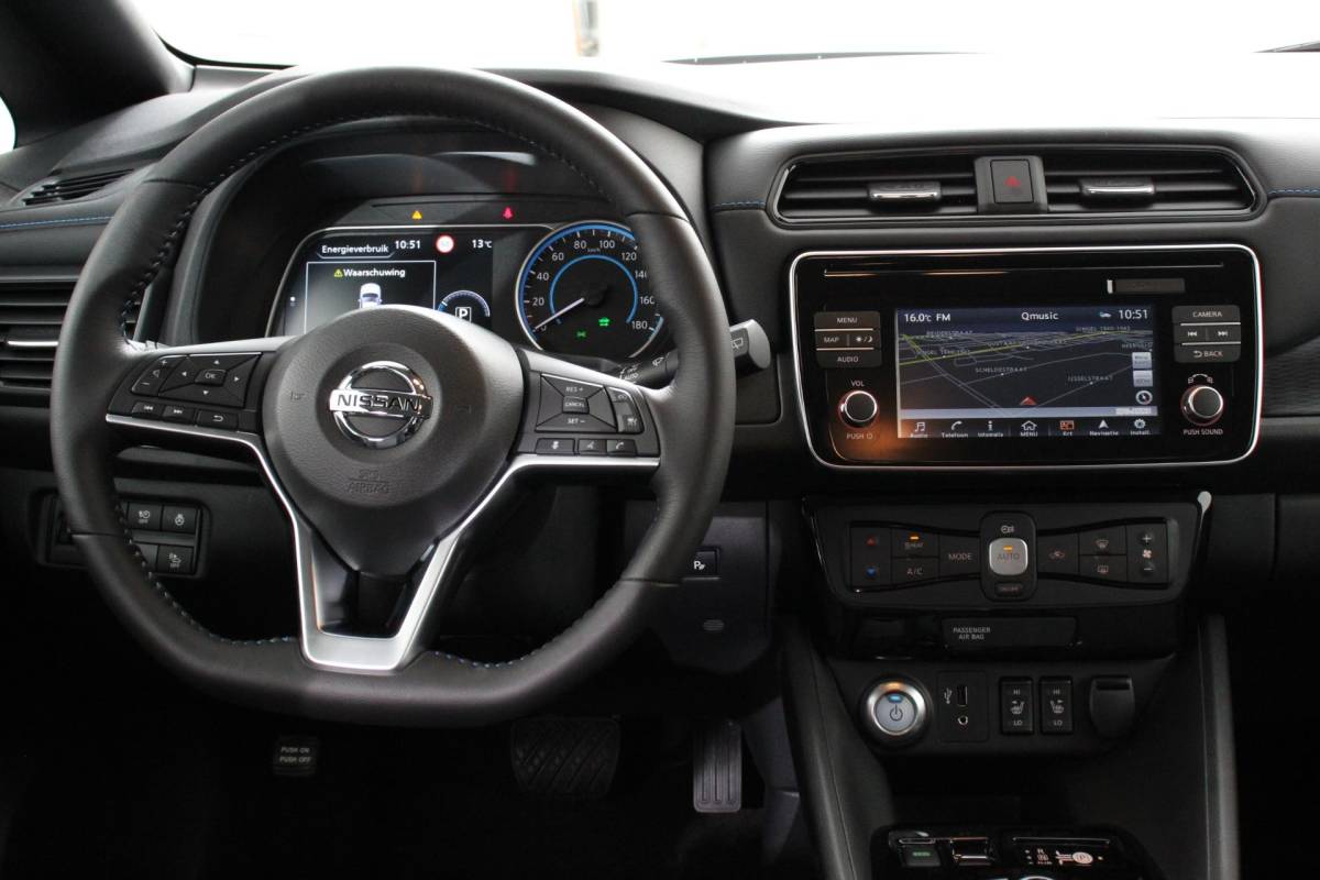 Nissan Leaf Nissan LEAF N-Connecta 40 kWh Navigatie Bluetooth Cruise Control Lichtmetalen Velgen