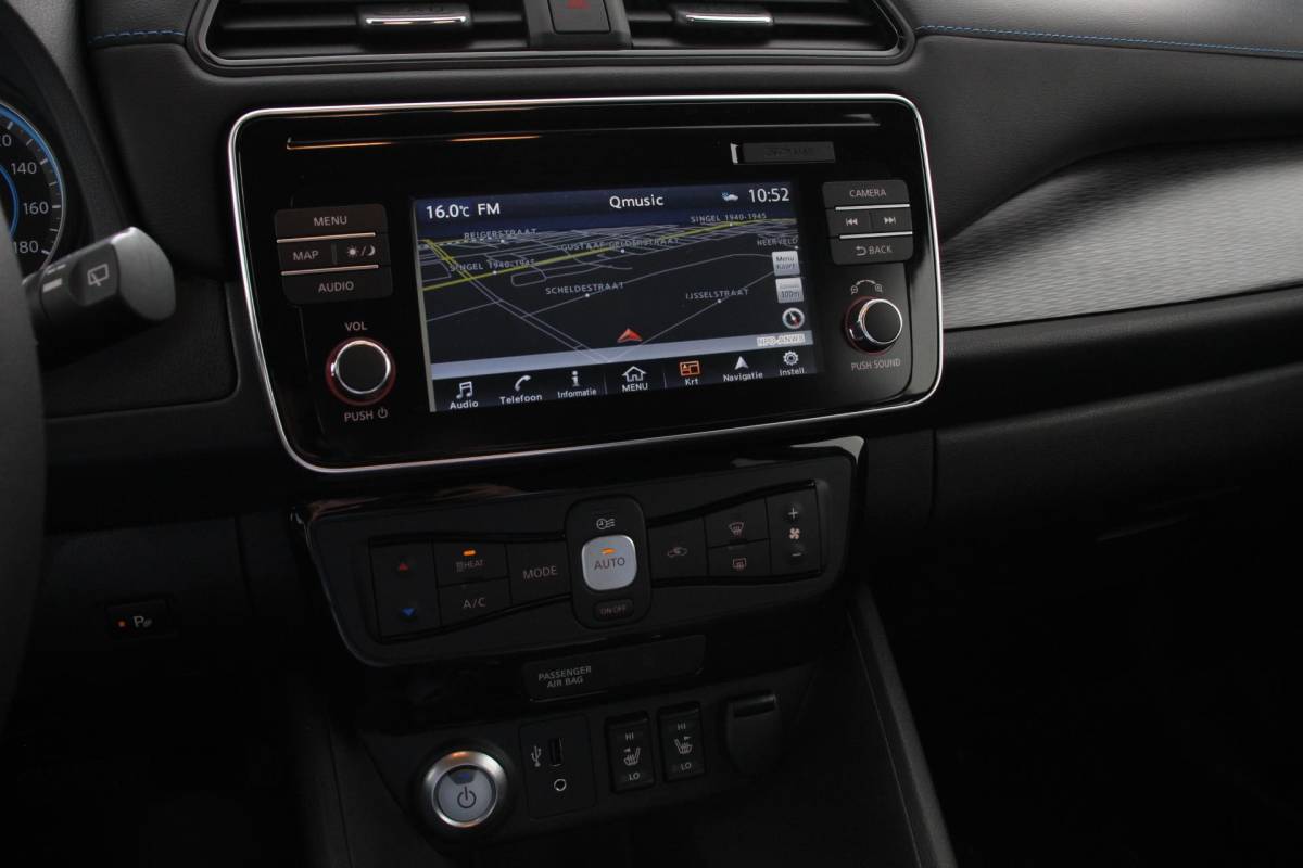 Nissan Leaf Nissan LEAF N-Connecta 40 kWh Navigatie Bluetooth Cruise Control Lichtmetalen Velgen