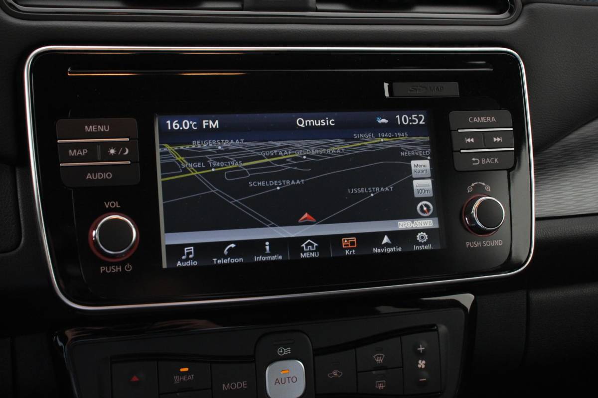 Nissan Leaf Nissan LEAF N-Connecta 40 kWh Navigatie Bluetooth Cruise Control Lichtmetalen Velgen