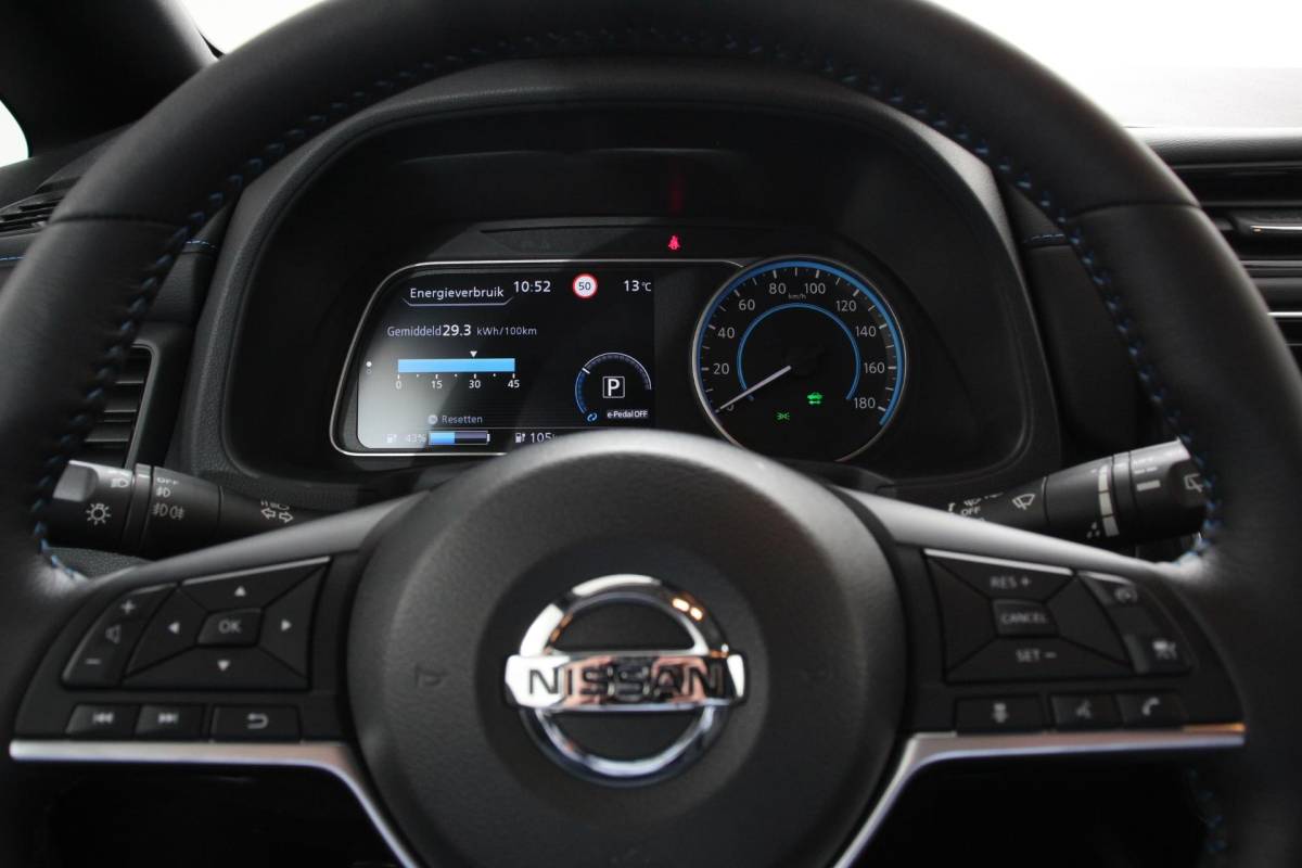 Nissan Leaf Nissan LEAF N-Connecta 40 kWh Navigatie Bluetooth Cruise Control Lichtmetalen Velgen