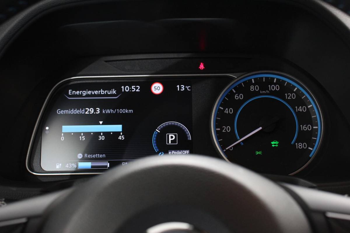 Nissan Leaf Nissan LEAF N-Connecta 40 kWh Navigatie Bluetooth Cruise Control Lichtmetalen Velgen