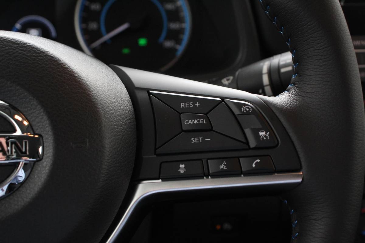 Nissan Leaf Nissan LEAF N-Connecta 40 kWh Navigatie Bluetooth Cruise Control Lichtmetalen Velgen