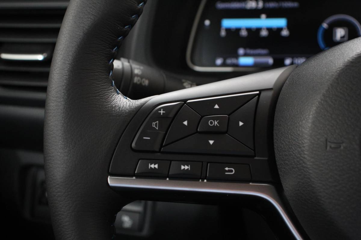 Nissan Leaf Nissan LEAF N-Connecta 40 kWh Navigatie Bluetooth Cruise Control Lichtmetalen Velgen