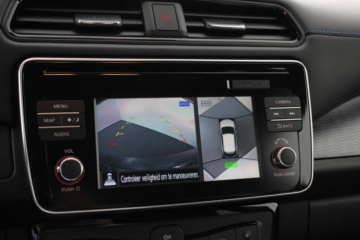 Nissan Leaf Nissan LEAF N-Connecta 40 kWh Navigatie Bluetooth Cruise Control Lichtmetalen Velgen