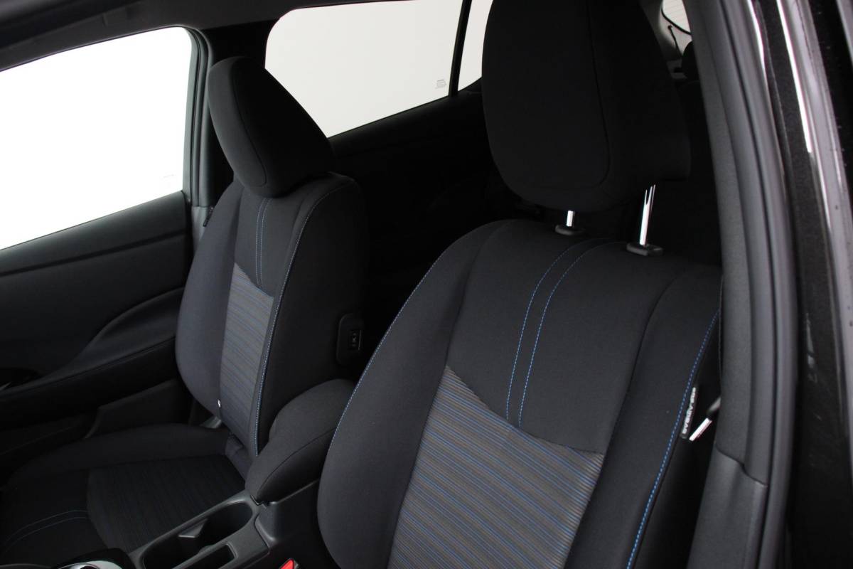 Nissan Leaf Nissan LEAF N-Connecta 40 kWh Navigatie Bluetooth Cruise Control Lichtmetalen Velgen