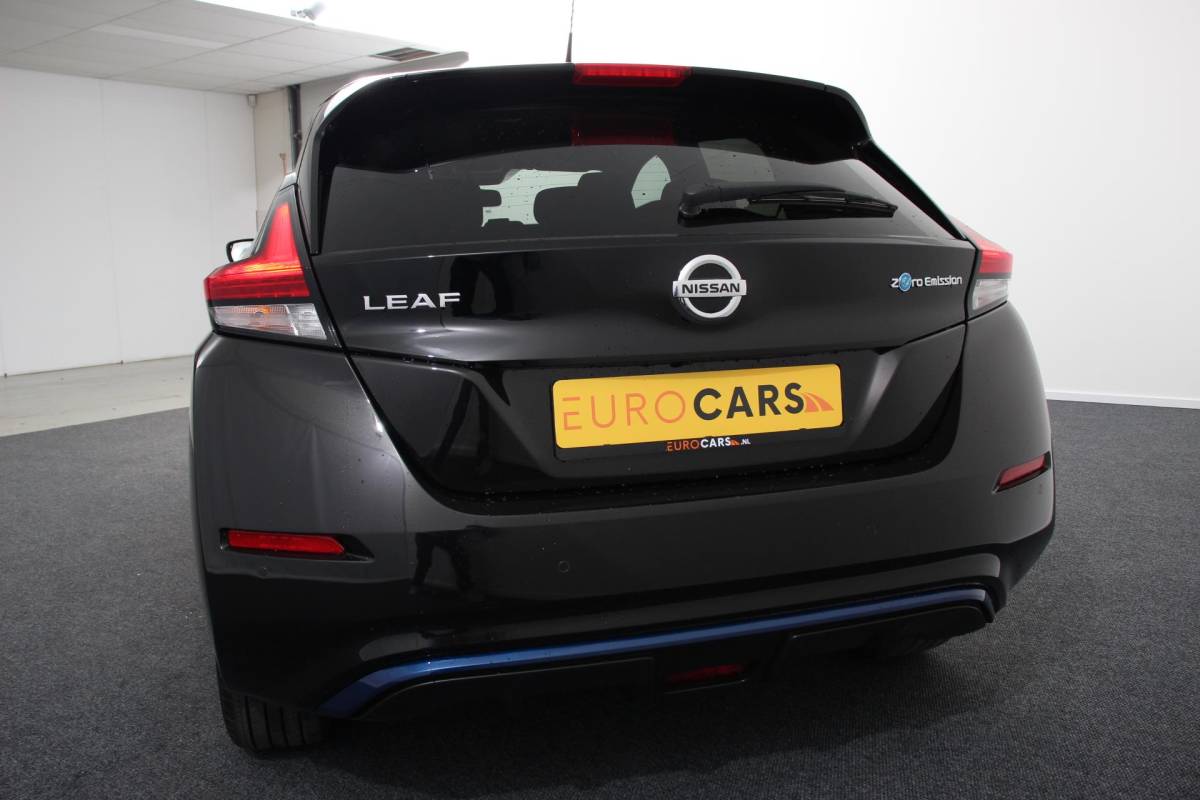 Nissan Leaf Nissan LEAF N-Connecta 40 kWh Navigatie Bluetooth Cruise Control Lichtmetalen Velgen