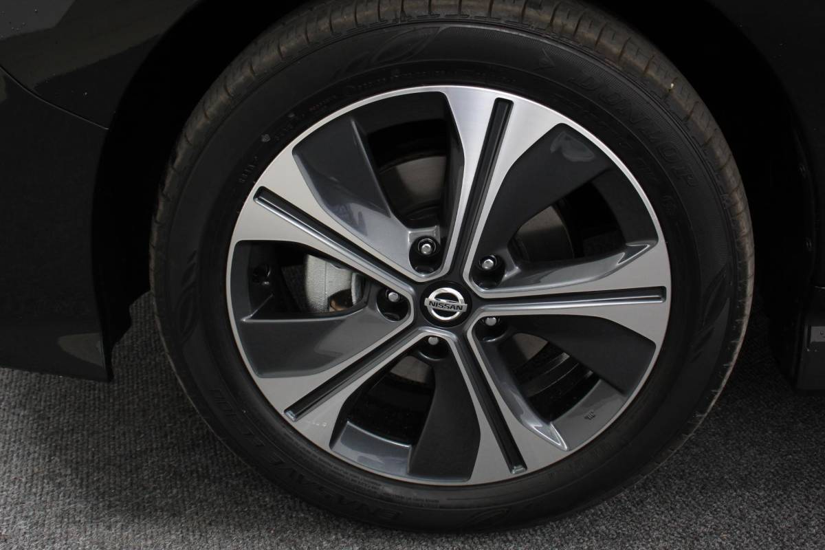 Nissan Leaf Nissan LEAF N-Connecta 40 kWh Navigatie Bluetooth Cruise Control Lichtmetalen Velgen