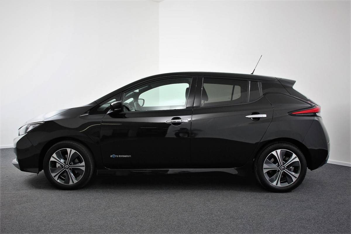 Nissan Leaf Nissan LEAF N-Connecta 40 kWh Navigatie Bluetooth Cruise Control Lichtmetalen Velgen