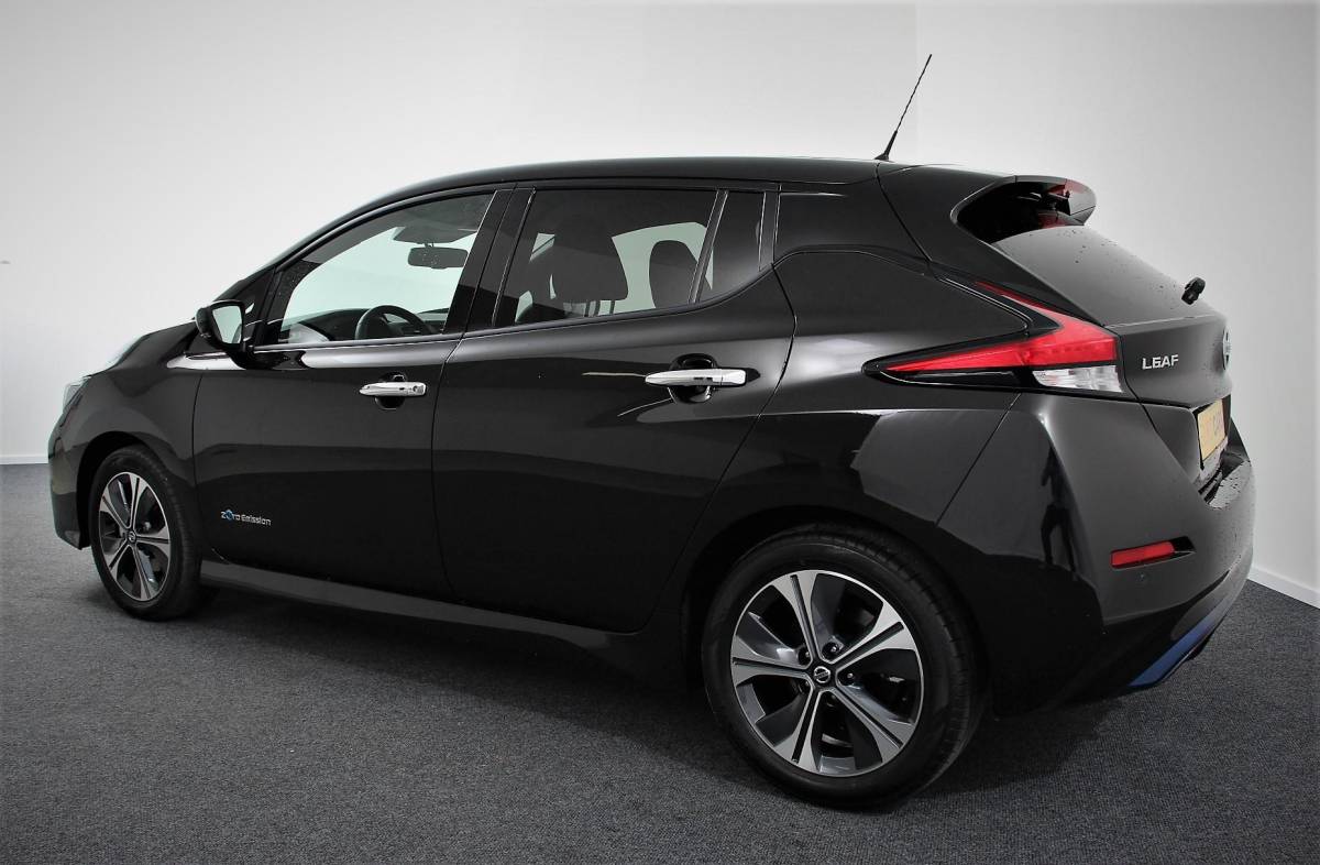Nissan Leaf Nissan LEAF N-Connecta 40 kWh Navigatie Bluetooth Cruise Control Lichtmetalen Velgen
