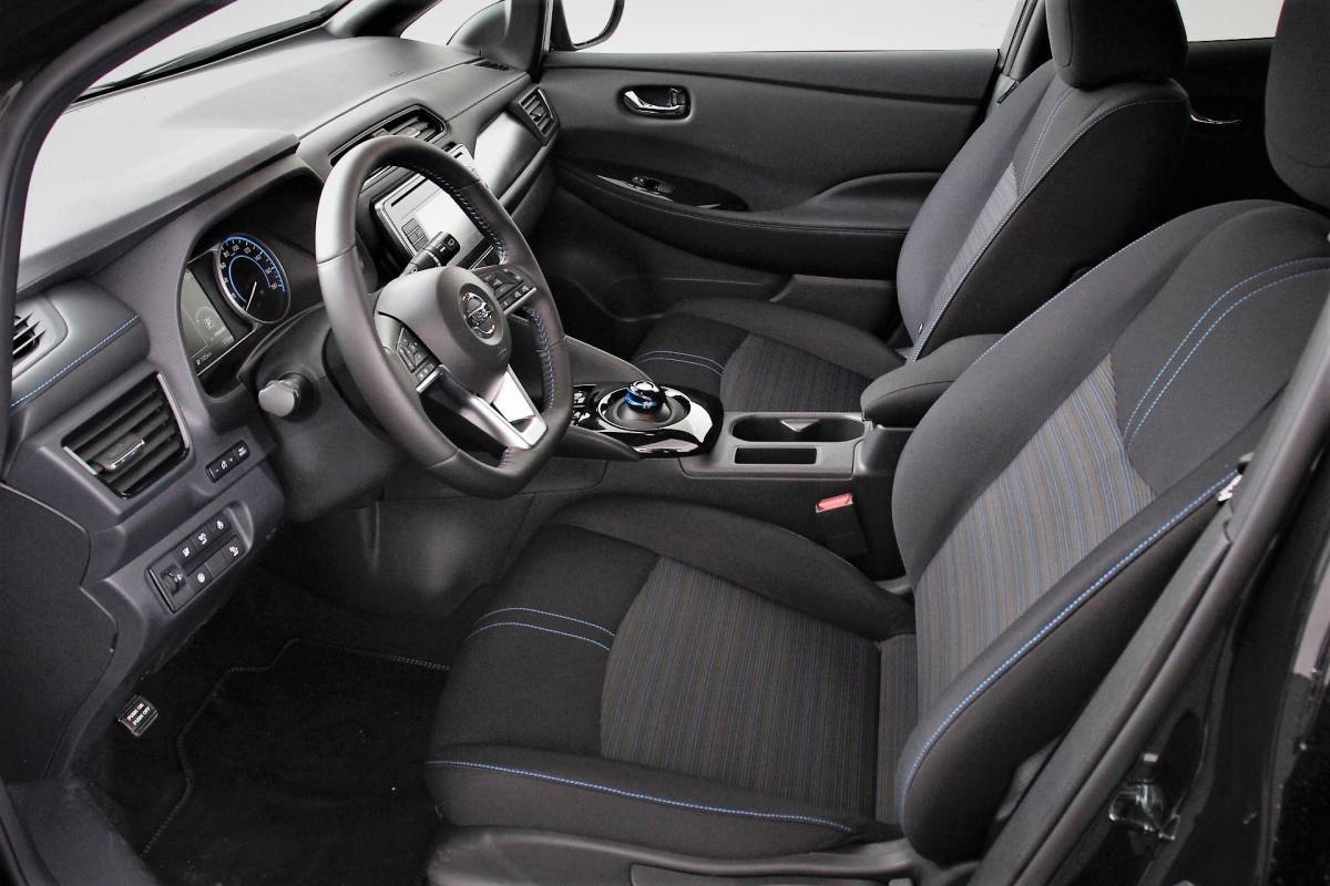 Nissan Leaf Nissan LEAF N-Connecta 40 kWh Navigatie Bluetooth Cruise Control Lichtmetalen Velgen