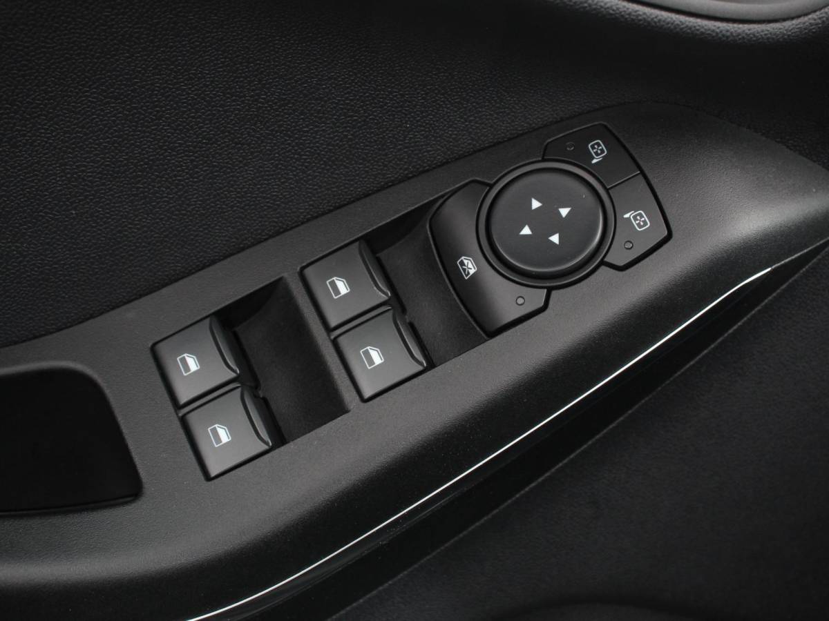 Ford Fiesta Ford Fiesta 1.0 125pk Titanium Navigatie Climate control Led Parkeer sensoren Lichtmetalen velgen Cruise Control Stoelverwarming Bluetooth