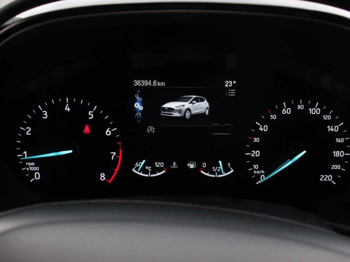 Ford Fiesta Ford Fiesta 1.0 125pk Titanium Navigatie Climate control Led Parkeer sensoren Lichtmetalen velgen Cruise Control Stoelverwarming Bluetooth