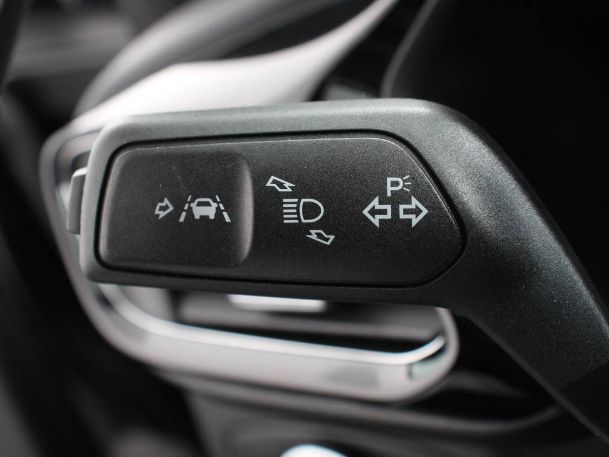 Ford Fiesta Ford Fiesta 1.0 125pk Titanium Navigatie Climate control Led Parkeer sensoren Lichtmetalen velgen Cruise Control Stoelverwarming Bluetooth